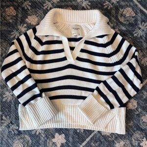 Abercrombie & Fitch Navy and White V-Neck Sweater